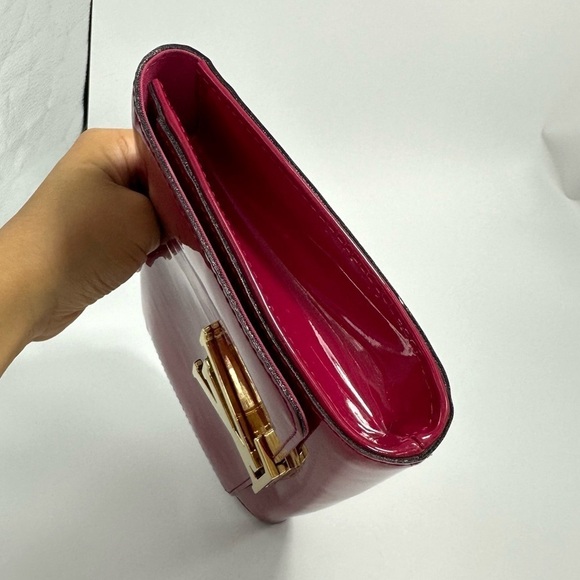 louis vuitton louise clutch patent in pink - Picture 11 of 16